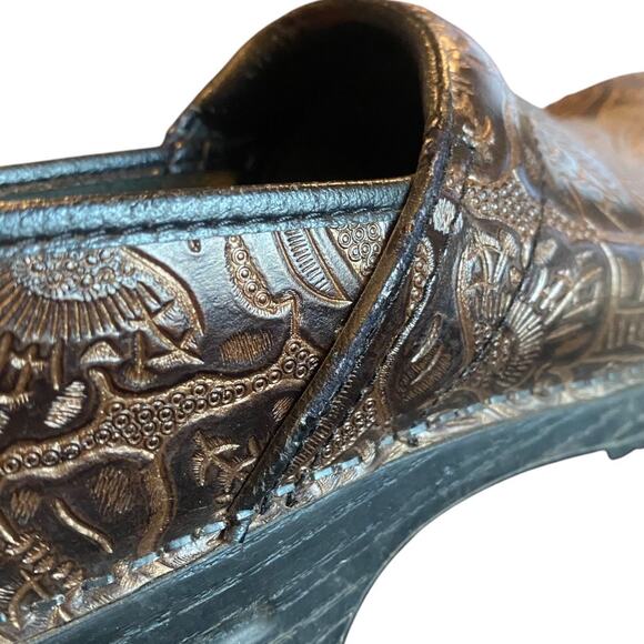 Dansko Embossed Leather Clogs Womens 42 Professional Comfort Boho Workwear Nurse - Picture 2 of 11